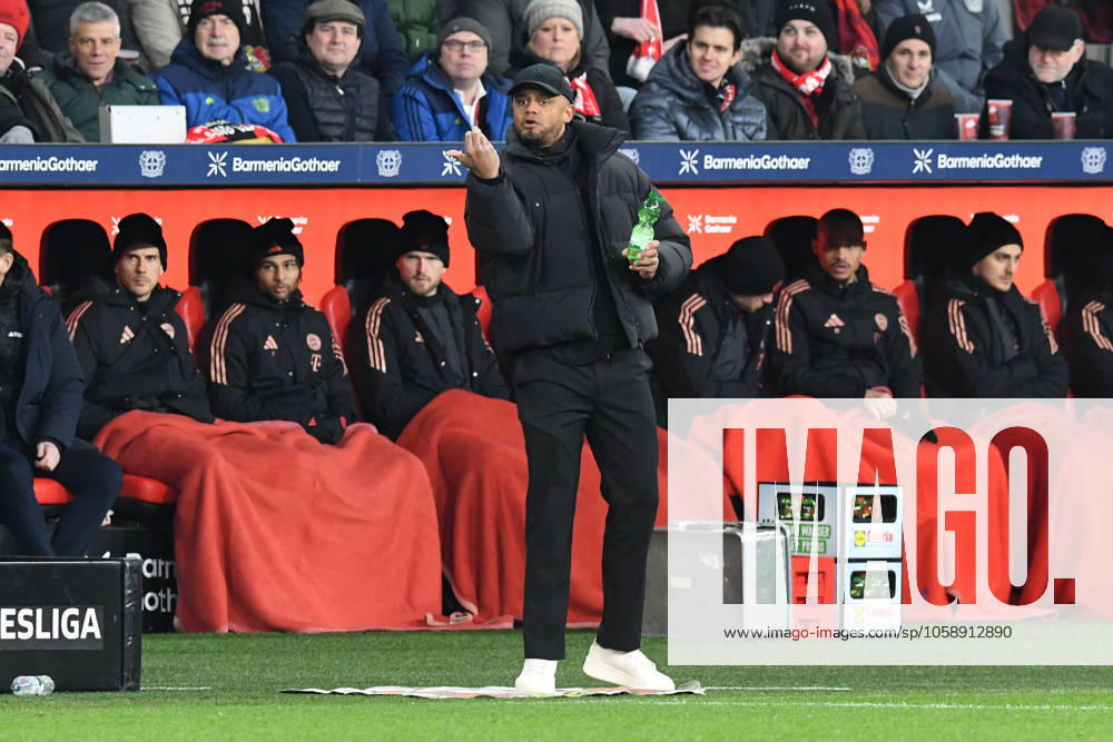 Coach Vincent Kompany FC Bayern Muenchen gestures GER, Bayer 04 Leverkusen vs FC Bayern Muenchen, Football, Bundesliga, Matchday 22, Season 2024 2025, 15 02 2025 DFL REGULATES PROHIBIT ANY USE OF PHOTOGRAPHS AS IMAGE SEQUENCES AND OR QUASI VIDEO GER, Bayer 04 Leverkusen vs FC Bayern Muenchen, Football, Bundesliga, Matchday 22, Season 2024 2025, 15 02 2025 Leverkusen