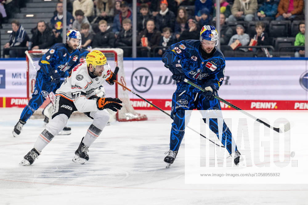 Fight for the puck duel between Daniel Pfaffengut Loewen Frankfurt, 77 and Maximilian Kastner EHC Red Bull Muenchen, 93 GER, EHC Red Bull Muenchen vs Loewen Frankfurt, Ice Hockey, DEL, 45 Matchday, Season 2024 2025, 16 02 2025 GER, EHC Red Bull Muenchen vs Loewen Frankfurt, Ice Hockey, DEL, 45 Matchday, Season 2024 2025, 16 02 2025 Muenchen