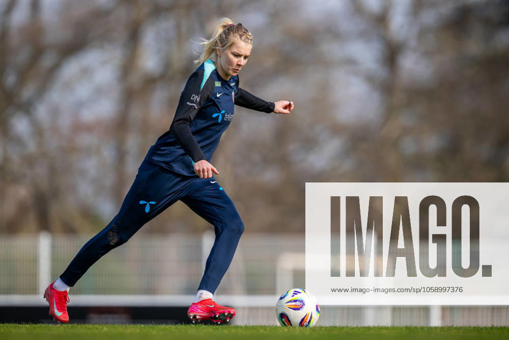 Ada Hegerberg of the Norwegian women s national football team during a training session on February 18, 2025 in Toulouse Photo Vegard Grott BILDBYRAN kod VG VG0714 bbeng fotboll football soccer fotball norge norway women dam nations league träning practice training trening