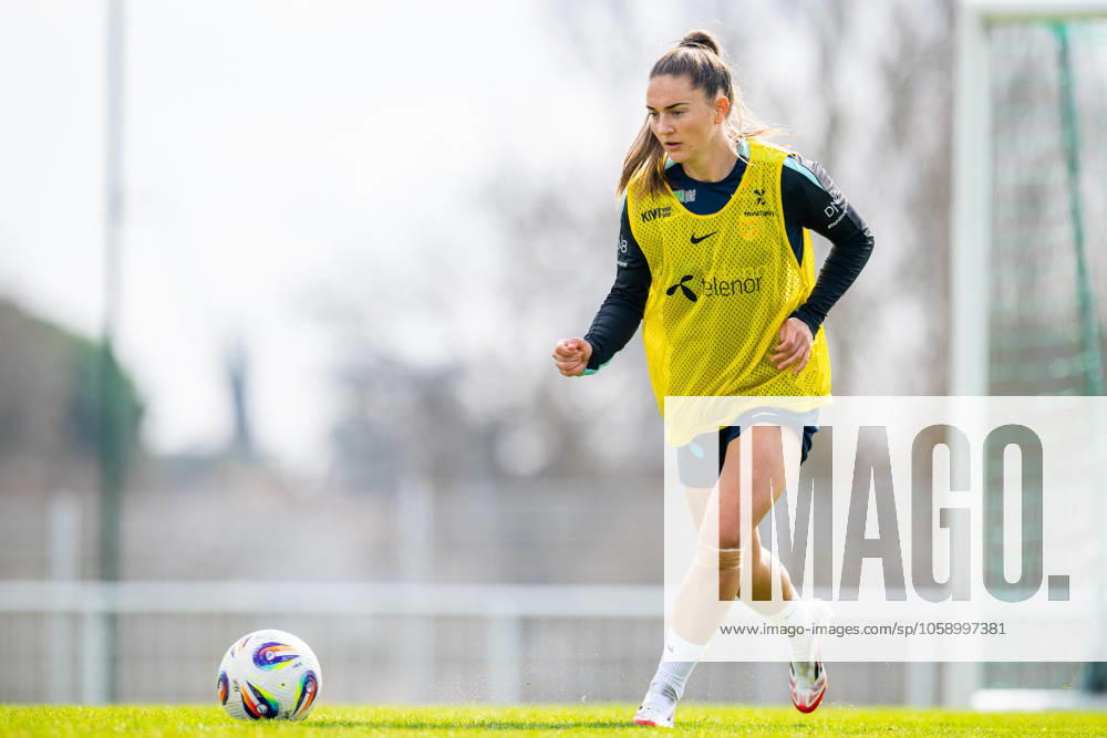 Vilde Boe Risa of the Norwegian women s national football team during a training session on February 18, 2025 in Toulouse Photo Vegard Grott BILDBYRAN kod VG VG0714 bbeng fotboll football soccer fotball norge norway women dam nations league träning practice trening