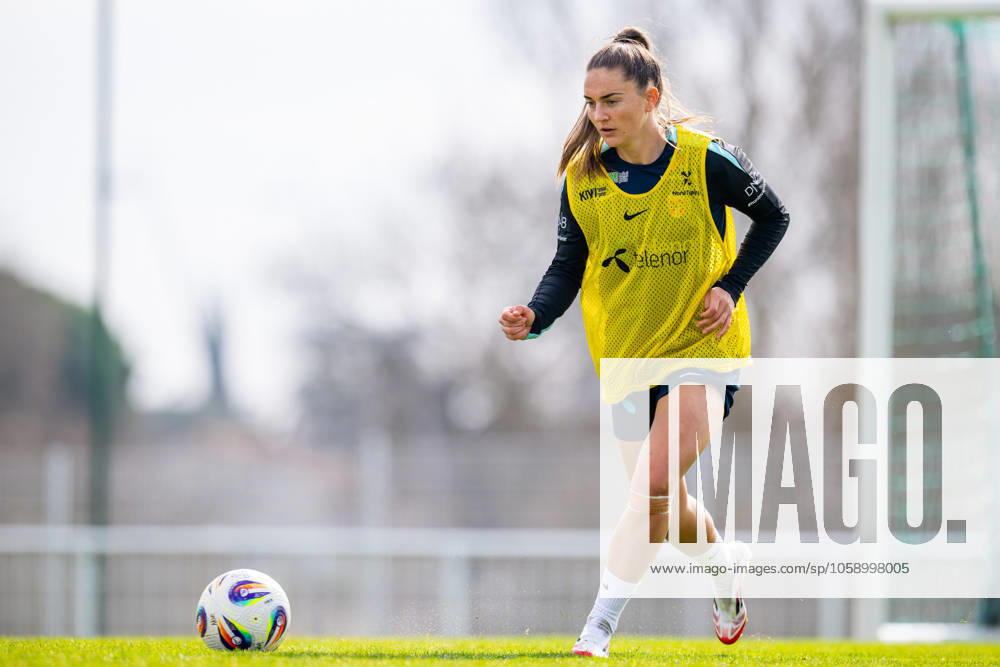 Vilde Boe Risa of the Norwegian women s national football team during a training session on February 18, 2025 in Toulouse Photo Vegard Grott BILDBYRAN kod VG VG0714 bbeng fotboll football soccer fotball norge norway women dam nations league träning practice trening