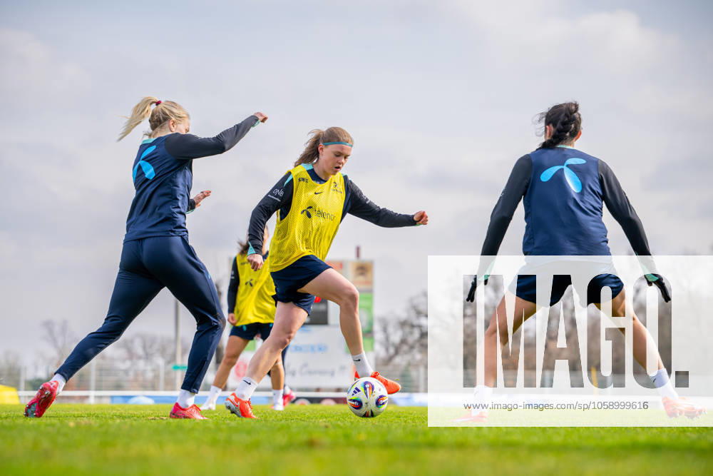 Signe Gaupset of the Norwegian women s national football team during a training session on February 18, 2025 in Toulouse Photo Vegard Grott BILDBYRAN kod VG VG0714 bbeng fotboll football soccer fotball norge norway women dam nations league träning practice training trening