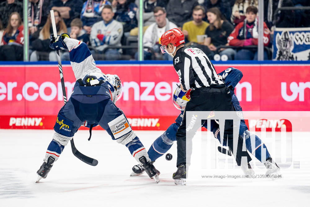 Linesperson David Tschirner executes a faceoff between Tyler Boland Iserlohn Roosters, 10 and Andreas Eder EHC Red Bull Muenchen, 20 GER, EHC Red Bull Muenchen vs Iserlohn Roosters, Ice Hockey, DEL, Matchday 47, Season 2024 2025, 21 02 2025 GER, EHC Red Bull Muenchen vs Iserlohn Roosters, Ice Hockey, DEL, Matchday 47, Season 2024 2025, 21 02 2025 Muenchen