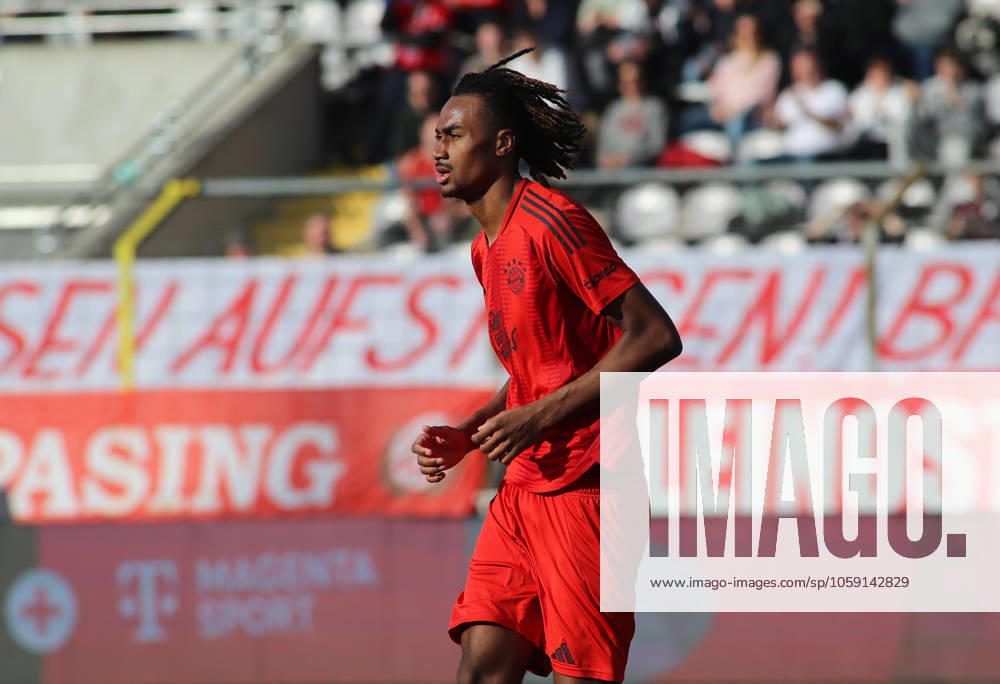 Football, Men, Regionalliga Bayern, Season 2024 2025, FC Bayern München Amateure 1 FC Schweinfurt 05, Grünwalder Stadion Jonah Kusi Asare FC Bayern München II head, upper body
