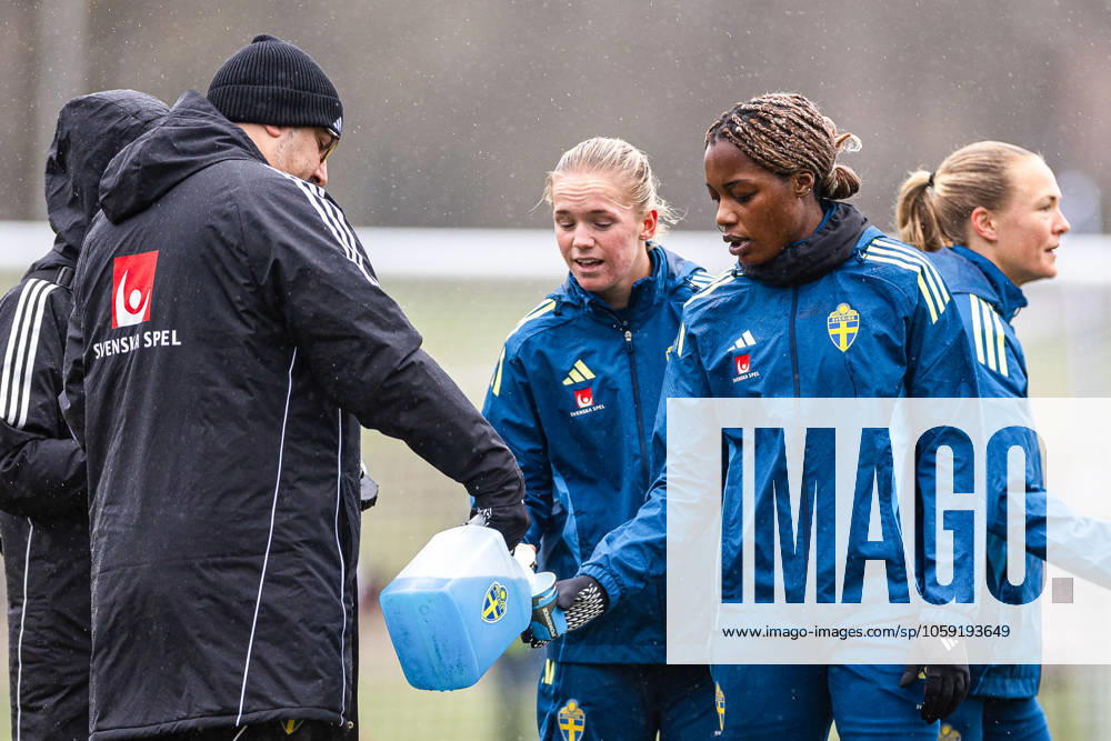 Evelyn Ijeh of the Swedish women s national football team at a training session on February 23, 2025 in Wrexham Photo David Rawcliffe BILDBYRAN code XY XY0048 fotboll football soccer fotball nations league uefa womens nations league träning practice training sverige sweden dam bbeng