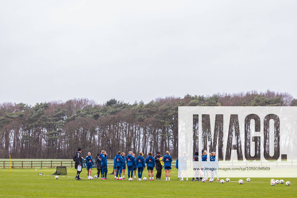 Players of the Swedish women s national football team at a training session on February 23, 2025 in Wrexham Photo David Rawcliffe BILDBYRAN code XY XY0048 fotboll football soccer fotball nations league uefa womens nations league träning practice training sverige sweden dam bbeng