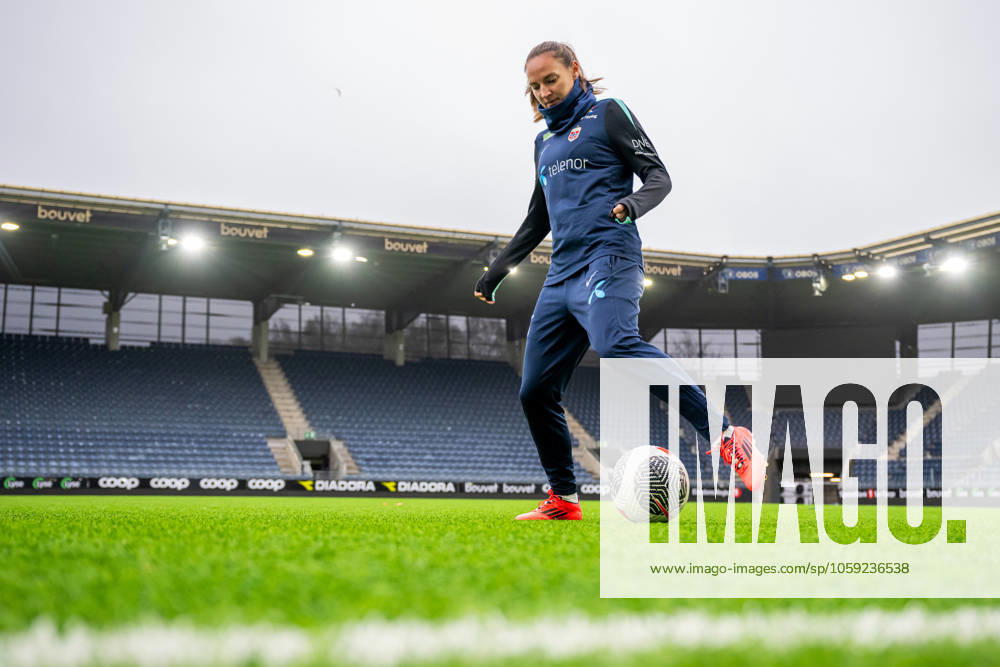 Marit Bratberg Lund of the Norwegian women s national football team during a training session on February 24, 2025 in Stavanger Photo Vegard Grott BILDBYRAN kod VG VG0717 bbeng fotboll football soccer fotball norge norway women dam nations league träning practice training trening