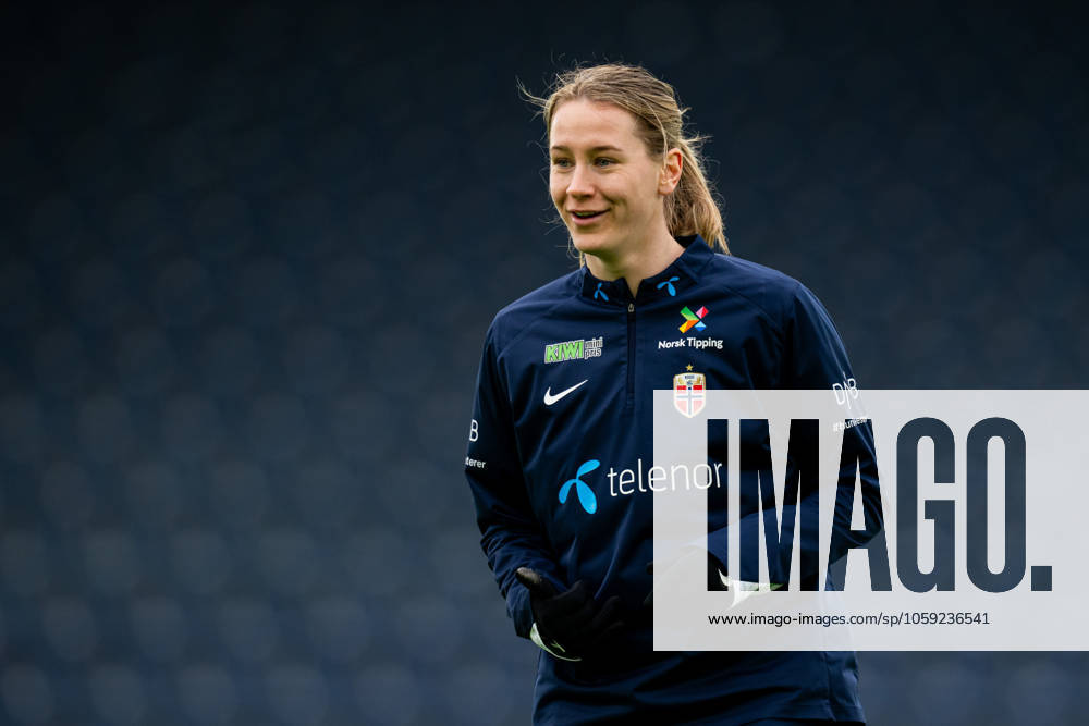 Elisabeth Terland of the Norwegian women s national football team during a training session on February 24, 2025 in Stavanger Photo Vegard Grott BILDBYRAN kod VG VG0717 bbeng fotboll football soccer fotball norge norway women dam nations league träning practice training trening