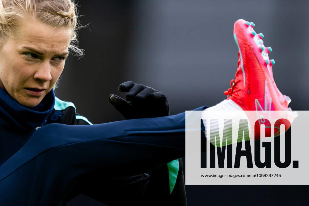 Ada Hegerberg of the Norwegian women s national football team during a training session on February 24, 2025 in Stavanger Photo Vegard Grott BILDBYRAN kod VG VG0717 bbeng fotboll football soccer fotball norge norway women dam nations league träning practice training trening