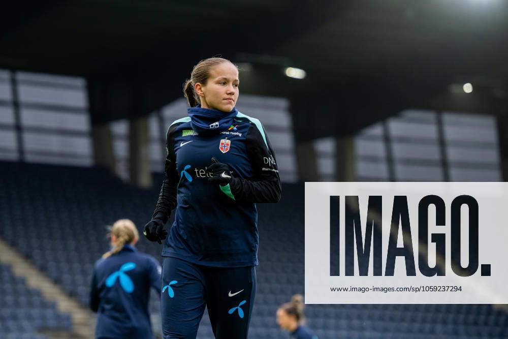Guro Reiten of the Norwegian women s national football team during a training session on February 24, 2025 in Stavanger Photo Vegard Grott BILDBYRAN kod VG VG0717 bbeng fotboll football soccer fotball norge norway women dam nations league träning practice training trening