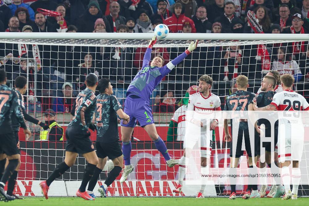 Goalkeeper action by Manuel Neuer 1 FC Bayern Muenchen , VfB Stuttgart vs FC Bayern Muenchen, Soccer, 1 Bundesliga, 24 Matchday, 28 02 2025 DFB regulations prohibit any use of photographs as image sequences and or quasi video Stuttgart Baden Wuerttemberg Germany