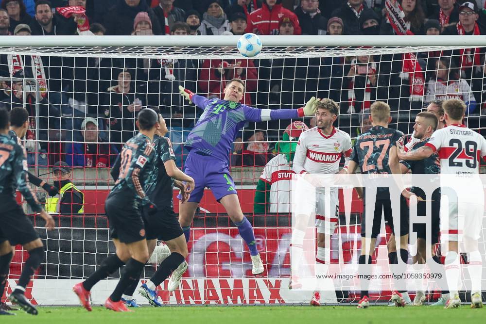 Goalkeeper action by Manuel Neuer 1 FC Bayern Muenchen , VfB Stuttgart vs FC Bayern Muenchen, Soccer, 1 Bundesliga, 24 Matchday, 28 02 2025 DFB regulations prohibit any use of photographs as image sequences and or quasi video Stuttgart Baden Wuerttemberg Germany