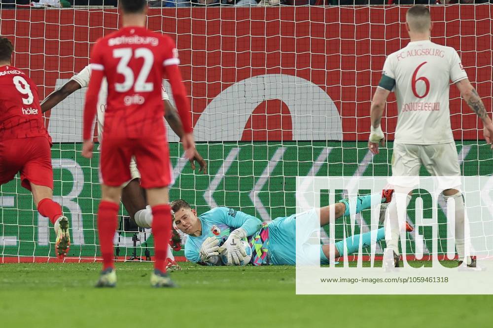 Goalkeeper action by Finn Dahmen 1 FC Augsburg , FC Augsburg vs SC Freiburg, Soccer, 1 Bundesliga, 24 Matchday, 02 03 2025 DFB regulations prohibit any use of photographs as image sequences and or quasi video Augsburg Bayern Germany