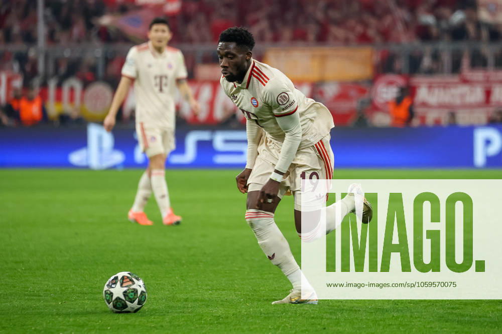 Alphonso Davies FC Bayern Muenchen, 19 with ball, GER, FC Bayern Muenchen vs Bayer 04 Leverkusen, Football, UEFA Champions League, Round of 16 first leg, 2024 2025 season, 05 03 2025, GER, FC Bayern Muenchen vs Bayer 04 Leverkusen, Football, UEFA Champions League, Round of 16 first leg, 2024 2025 season, 05 03 2025 Muenchen