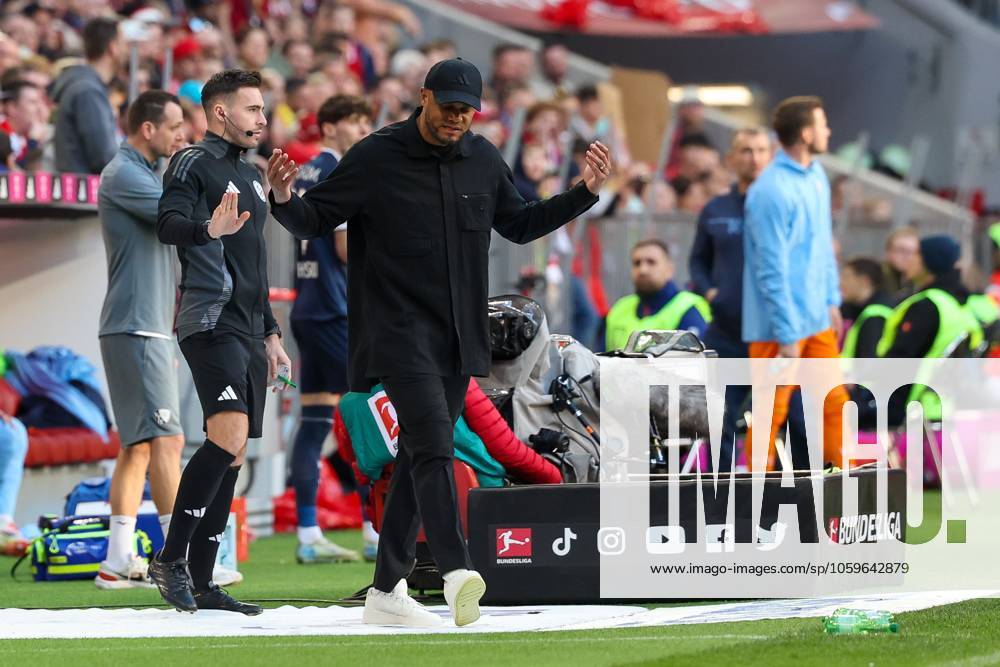Disappointment at head coach Vincent Kompany FC Bayern Muenchen after the goal for 2 3, FC Bayern Muenchen vs VfL Bochum, Soccer, 1 Bundesliga, 25 Matchday, 08 03 2025 DFB regulations prohibit any use of photographs as image sequences and or quasi video Muenchen Bayern Germany
