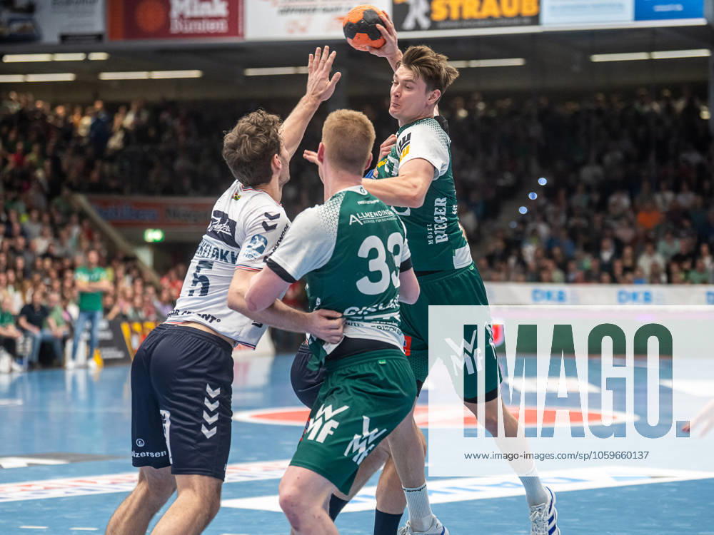 Oskar Sunnefeldt Frisch Auf Goeppingen, 27 throws from the back, Frisch Auf Goeppingen vs SG Flensburg Handewitt, Handball, 1 Bundesliga, Men, Season 2024 2025, 08 03 2025, Frisch Auf Goeppingen vs SG Flensburg Handewitt, Handball, 1 Bundesliga, Men, Season 2024 2025, 08 03 2025 Goeppingen