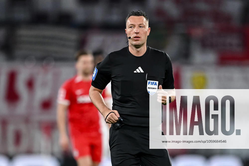Referee Sven Jablonski Looks on during the Bundesliga match between SC Freiburg and RB Leipzig, Europa Park Stadium on March 08, 2025 in Freiburg, Germany Photo by Harry Langer DeFodi Images Referee Sven Jablonski Looks on during the Bundesliga match between SC Freiburg and RB Leipzig at Europa Park Stadium on March 8, 2025 in Freiburg, Germany Photo by Harry Langer DeFodi Images DFL regulations prohibit any use of photographs as image sequences and or quasi video Photo by Harry Langer DeFodi Images DFL regulations prohibit any use of photographs as image sequences and or quasi video