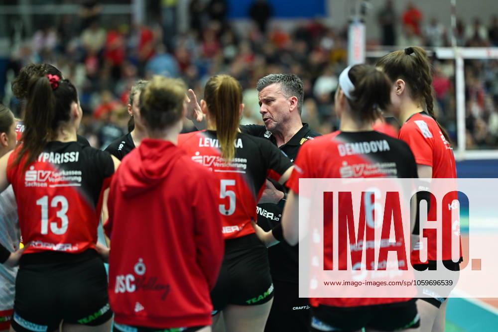 Alexander Waibl Head Coach Dresdner SC Dresdner SC vs Ladies in Black Aachen, 1 Volleyball Bundesliga Women, Season 2024 2025, 08 03 2025 Dresdner SC vs Ladies in Black Aachen, 1 Volleyball Bundesliga Women, Season 2024 2025, 08 03 2025 Dresden