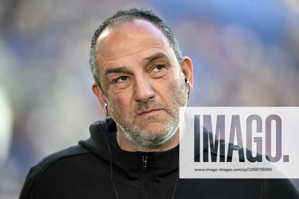 Before the match Coach Frank Schmidt 1 FC Heidenheim 1846 FCH Portrait TSG 1899 Hoffenheim vs 1 FC Heidenheim 1846 FCH 09 03 2025 DFL REGULATIONS PROHIBIT ANY USE OF PHOTOGRAPHS AS IMAGE SEQUENCES AND OR QUASI VIDEO TSG 1899 Hoffenheim vs 1 FC Heidenheim 1846 FCH