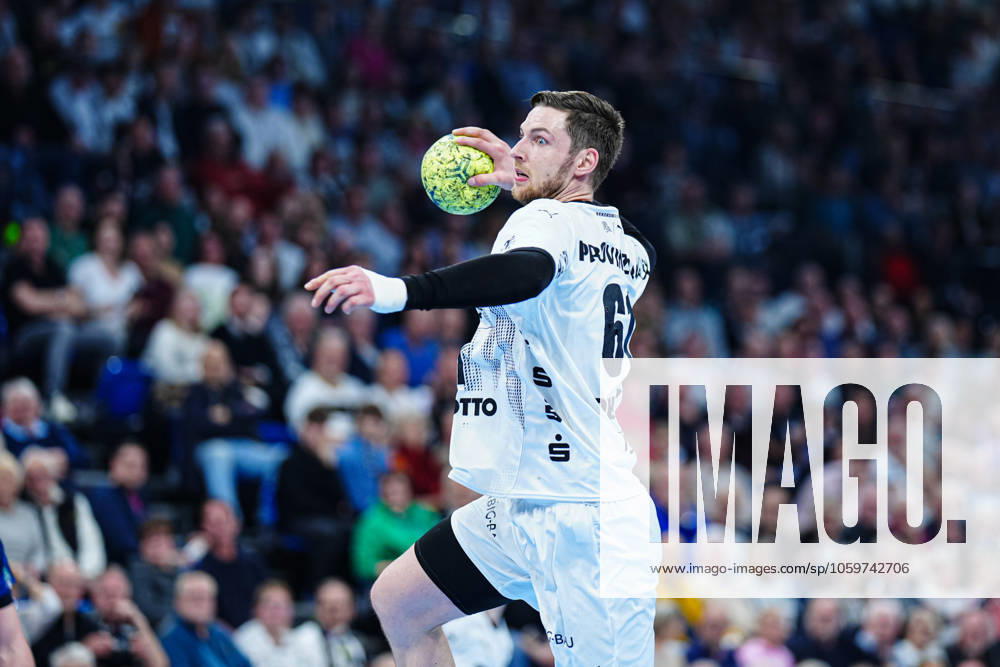 Throw Goal Hendrik Pekeler THW Kiel, 61 GER, THW Kiel vs Rhein Neckar Loewen, Handball, Bundesliga, Matchday, 22, Season 2024 2025, 09 03 2025 GER, THW Kiel vs Rhein Neckar Loewen, Handball, Bundesliga, Matchday, 22, Season 2024 2025, 09 03 2025 Kiel