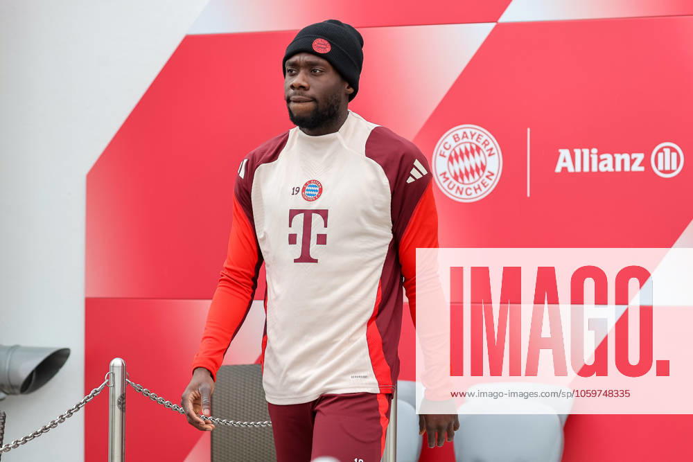 Alphonso Davies (FC Bayern Muenchen, 19), GER, Abschlusstraining, FC Bayern Muenchen, Fussball, UEFA Champions League, Achtelfinale Rueckspiel, Saison 2024 2025, 10.03.2025, GER, Abschlusstraining, FC Bayern Muenchen, Fussball, UEFA Champions League, Achtelfinale Rueckspiel, Saison 2024 2025, 10.03.2025 Muenchen