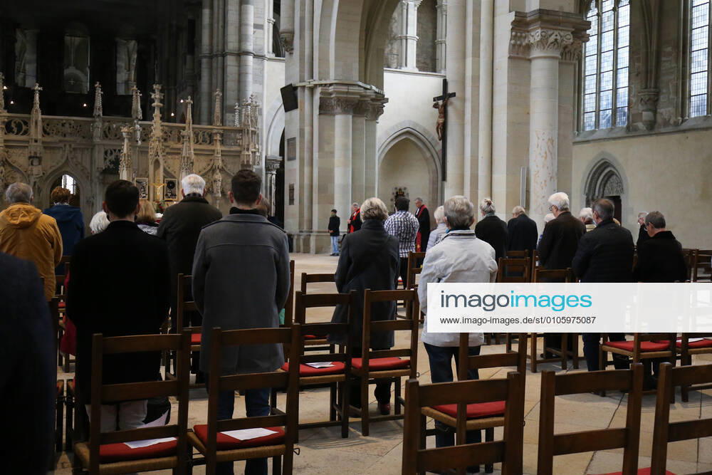 Cathedral preacher Jörg Uhle Wettler will hold the Reformation Day service with Holy Communion in Magdeburg Cathedral, actually Prime Minister Dr Reiner Haseloff was supposed to speak, but he cancelled his speech the day before because of the Corona Pandemic Up to three hundred people were admitted to the Reformation Day service in compliance with t