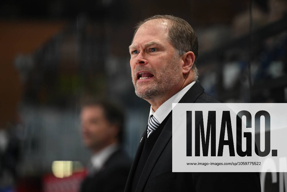 Steve Walker Schwenninger Wild Wings Head Coach Schwenninger Wild Wings vs Nuernberg Ice Tigers, DEL, PlayOff, PlayOff Game 2, Season 2024 2025, 11 03 2025 Schwenninger Wild Wings vs Nuernberg Ice Tigers, DEL, PlayOff, PlayOff Game 2, Season 2024 2025, 11 03 2025 Schwenningen