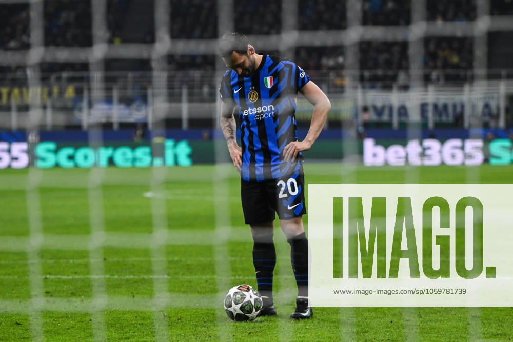 Hakan Calhanoglu of FC Internazionale scores a penalty during the UEFA Champions League round of 16 second leg match between Inter FC Internazionale and Feyenoord Rotterdam, on 10 of March 2025, at Giuseppe Meazza San Siro Siro stadium in Milan, Italy
