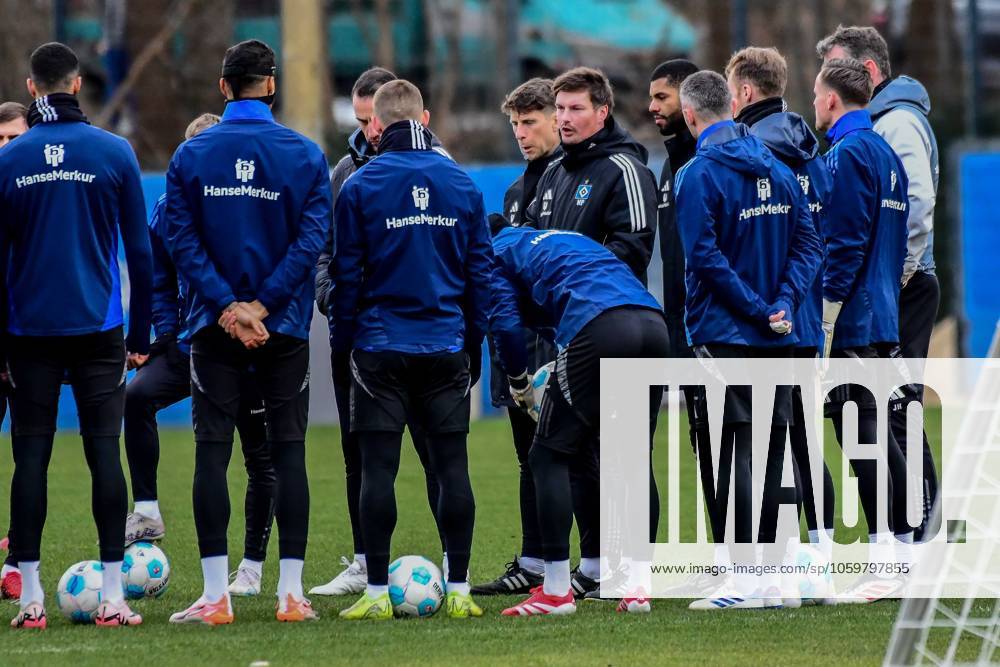 Team coach Merlin Polzin HSV speaks to the team Germany , Hamburg , Training ground at Volksparkstadion , Football , Bundesliga 2 , Training of Hamburger SV