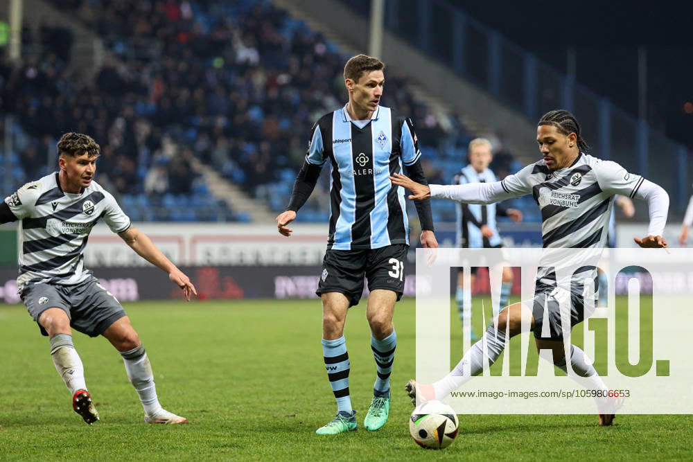 Maximilian Thalhammer SV Waldhof Mannheim, 31 and Justin Butler SV Sandhausen, No 10 at SV Waldhof Mannheim SV Sandhausen on 12 03 25 at Carl Benz Stadion, Mannheim Photo Alfio Marino