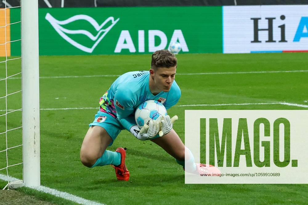 Goalkeeper action by Finn Dahmen FC Augsburg 1 , FC Augsburg vs VfL Wolfsburg, Football, Bundesliga, Matchday 26, 15 03 2025 DFB regulations prohibit any use of photographs as image sequences and or quasi video Augsburg Bayern Germany