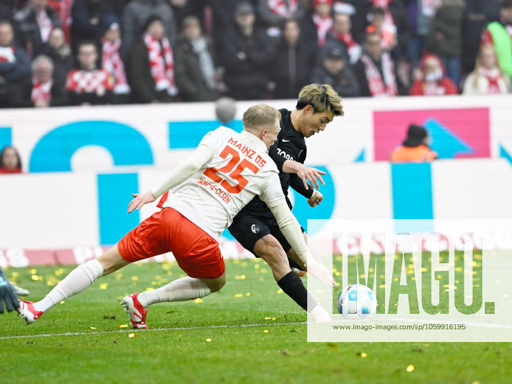 Soccer Bundesliga Season 2024 2025 Mewa Arena Mainz 15 03 2025 1 FSV Mainz 05 mz FC Freiburg fr 2 2 Andreas HANCHE OLSEN 1 FSV Mainz 05 , li Ritsu DOAN SC Freiburg DFL REGULATIONS PROHIBIT ANY USE OF PHOTOGRAPHS AS IMAGE SEQUENCES AND OR QUASI VIDEO NATIONAL AND INTERNATIONAL NEWS AGENCIES OUT Soccer Bundesliga 1 FSV Mainz 05