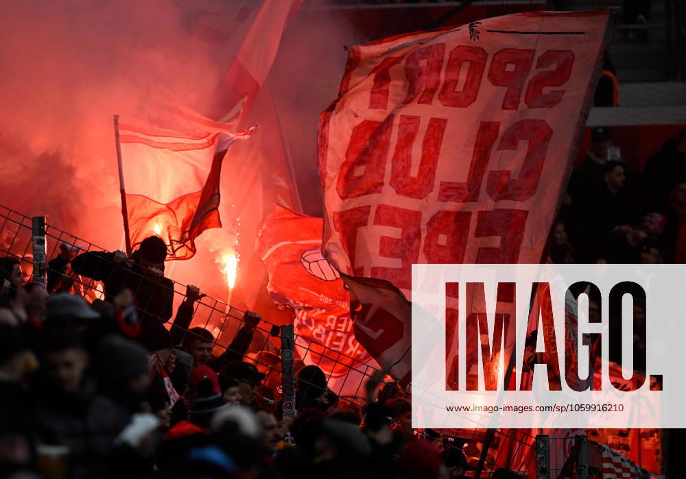 Soccer Bundesliga Season 2024 2025 Mewa Arena Mainz 15 03 2025 1 FSV Mainz 05 mz FC Freiburg fr DFL REGULATIONS PROHIBIT ANY USE OF PHOTOGRAPHS AS IMAGE SEQUENCES AND OR QUASI VIDEO NATIONAL AND INTERNATIONAL NEWS AGENCIES OUT Soccer Bundesliga 1 FSV Mainz 05
