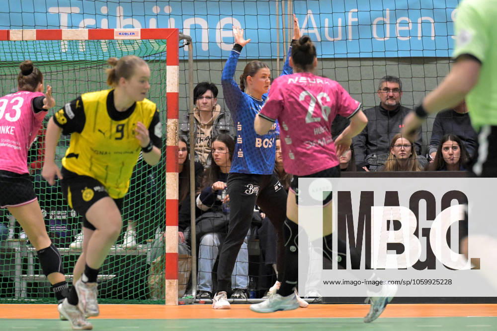 Marie Kristin Weiss TusSies Metzingen, 12 in goal TusSies Metzingen vs BVB Borussia Dortmund Handball, Handball, HBF, 19 League matchday, 2024 2025 season, 15 03 2025 TusSies Metzingen vs BVB Borussia Dortmund Handball, Handball, HBF, 19 League matchday, 2024 2025 season, 15 03 2025 Metzingen