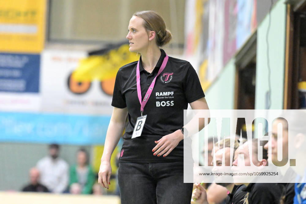 Miriam Hirsch TusSies Metzingen, Coach TusSies Metzingen vs BVB Borussia Dortmund Handball, Handball, HBF, 19 League Matchday, Season 2024 2025, 15 03 2025 TusSies Metzingen vs BVB Borussia Dortmund Handball, Handball, HBF, 19 League Matchday, Season 2024 2025, 15 03 2025 Metzingen