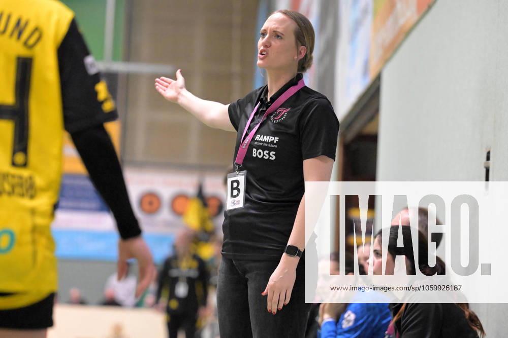 Miriam Hirsch TusSies Metzingen, Coach TusSies Metzingen vs BVB Borussia Dortmund Handball, Handball, HBF, 19 League Matchday, Season 2024 2025, 15 03 2025 TusSies Metzingen vs BVB Borussia Dortmund Handball, Handball, HBF, 19 League Matchday, Season 2024 2025, 15 03 2025 Metzingen