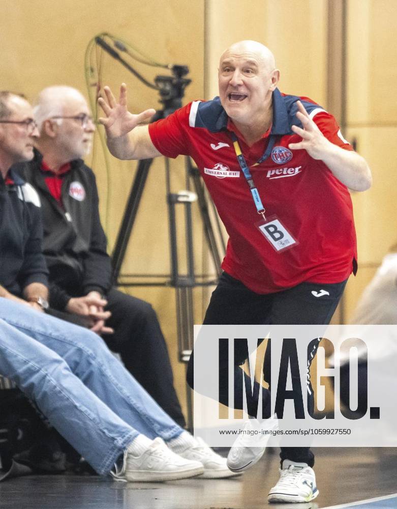 HANDBALL WOMEN 1 BUNDESLIGA 19 GAME DAY THC HB LUDWIGSBURG p 15 03 2025 Bad Langensalza Handball Women 1 Bundesliga Women Season 2024 2025 Salzhalle 19 Matchday Thüringer HC HB Ludwigsburg in photo Coach Herbert Mueller Thüringer HC Germany Thueringen Bad Langensalza Copyright SaschaxFromm