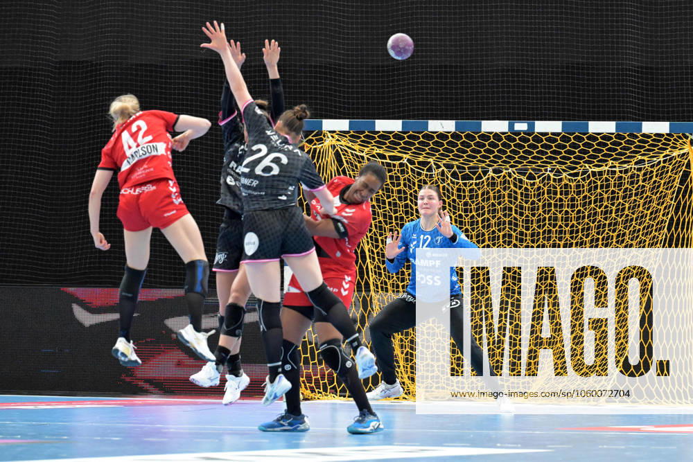 Marie Kristin Weiss TusSies Metzingen, 12 in goal against Jenny Carlson HB Ludwigsburg, 42 HB Ludwigsburg vs TusSies Metzingen, Handball, HBF, 20 League matchday, Season 2024 2025, 19 03 2025 HB Ludwigsburg vs TusSies Metzingen, Handball, HBF, 20 League matchday, Season 2024 2025, 19 03 2025 Ludwigsburg
