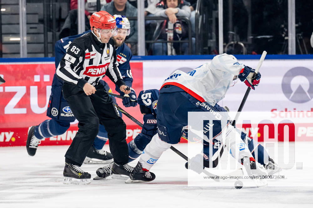 Linesperson David Tschirner executes a faceoff between Patrick Hager EHC Red Bull Muenchen, 52 and Marc Michaelis Adler Mannheim, 65 GER, EHC Red Bull Muenchen vs Adler Mannheim, Ice Hockey, DEL, Playoffs, Quarterfinals Game 2, Season 2024 2025, 19 03 2025 GER, EHC Red Bull Muenchen vs Adler Mannheim, Ice Hockey, DEL, Playoffs, Quarterfinals Game 2, Season 2024 2025, 19 03 2025 Muenchen