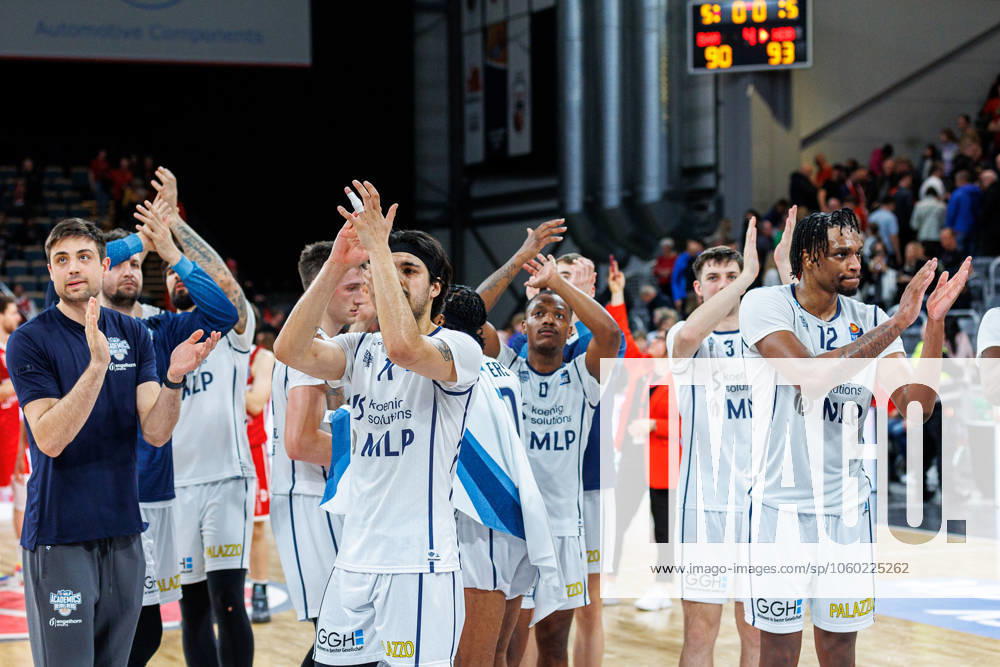 Bamberg Baskets vs MLP Academics Heidelberg , Basketball, easyCredit BBL, 25 Matchday, 23 03 2025 Bamberg Baskets vs MLP Academics Heidelberg , Basketball, easyCredit BBL, 25 Matchday, 23 03 2025 Bamberg, team, cheers, positive emotions, positive emotion, end of game, Bamberg Baskets vs MLP Academics Heidelberg