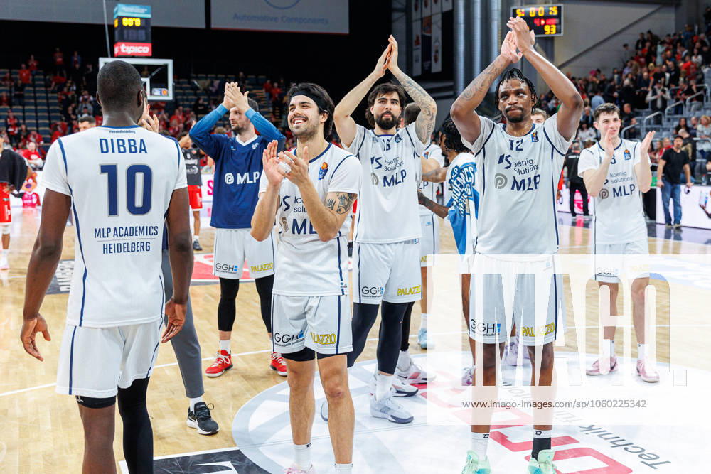 Bamberg Baskets vs MLP Academics Heidelberg , Basketball, easyCredit BBL, 25 Matchday, 23 03 2025 Bamberg Baskets vs MLP Academics Heidelberg , Basketball, easyCredit BBL, 25 Matchday, 23 03 2025 Bamberg, team, cheers, positive emotions, positive emotion, end of game, Bamberg Baskets vs MLP Academics Heidelberg
