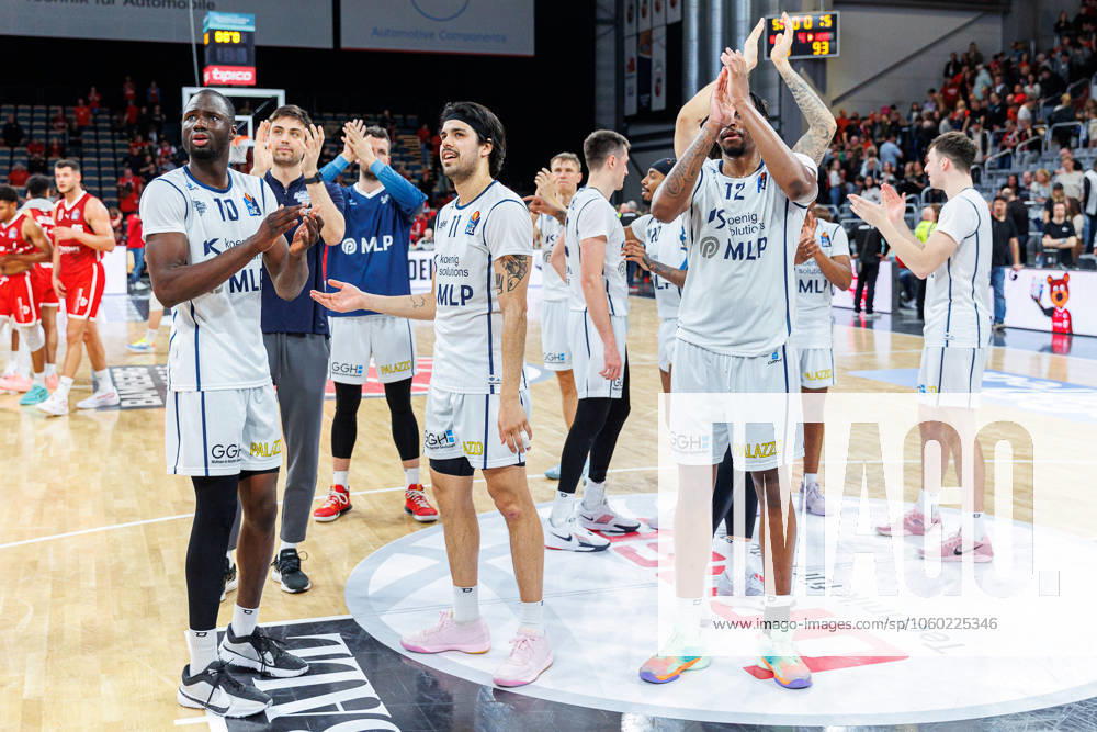 Bamberg Baskets vs MLP Academics Heidelberg , Basketball, easyCredit BBL, 25 Matchday, 23 03 2025 Bamberg Baskets vs MLP Academics Heidelberg , Basketball, easyCredit BBL, 25 Matchday, 23 03 2025 Bamberg, team, cheers, positive emotions, positive emotion, end of game, Bamberg Baskets vs MLP Academics Heidelberg