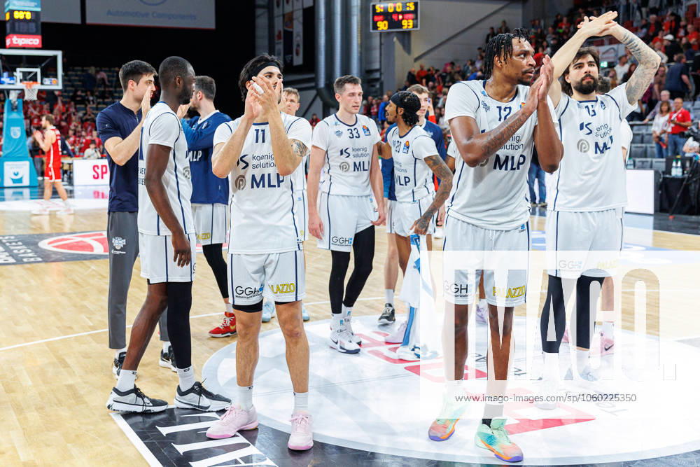 Bamberg Baskets vs MLP Academics Heidelberg , Basketball, easyCredit BBL, 25 Matchday, 23 03 2025 Bamberg Baskets vs MLP Academics Heidelberg , Basketball, easyCredit BBL, 25 Matchday, 23 03 2025 Bamberg, team, cheers, positive emotions, positive emotion, end of game, Bamberg Baskets vs MLP Academics Heidelberg