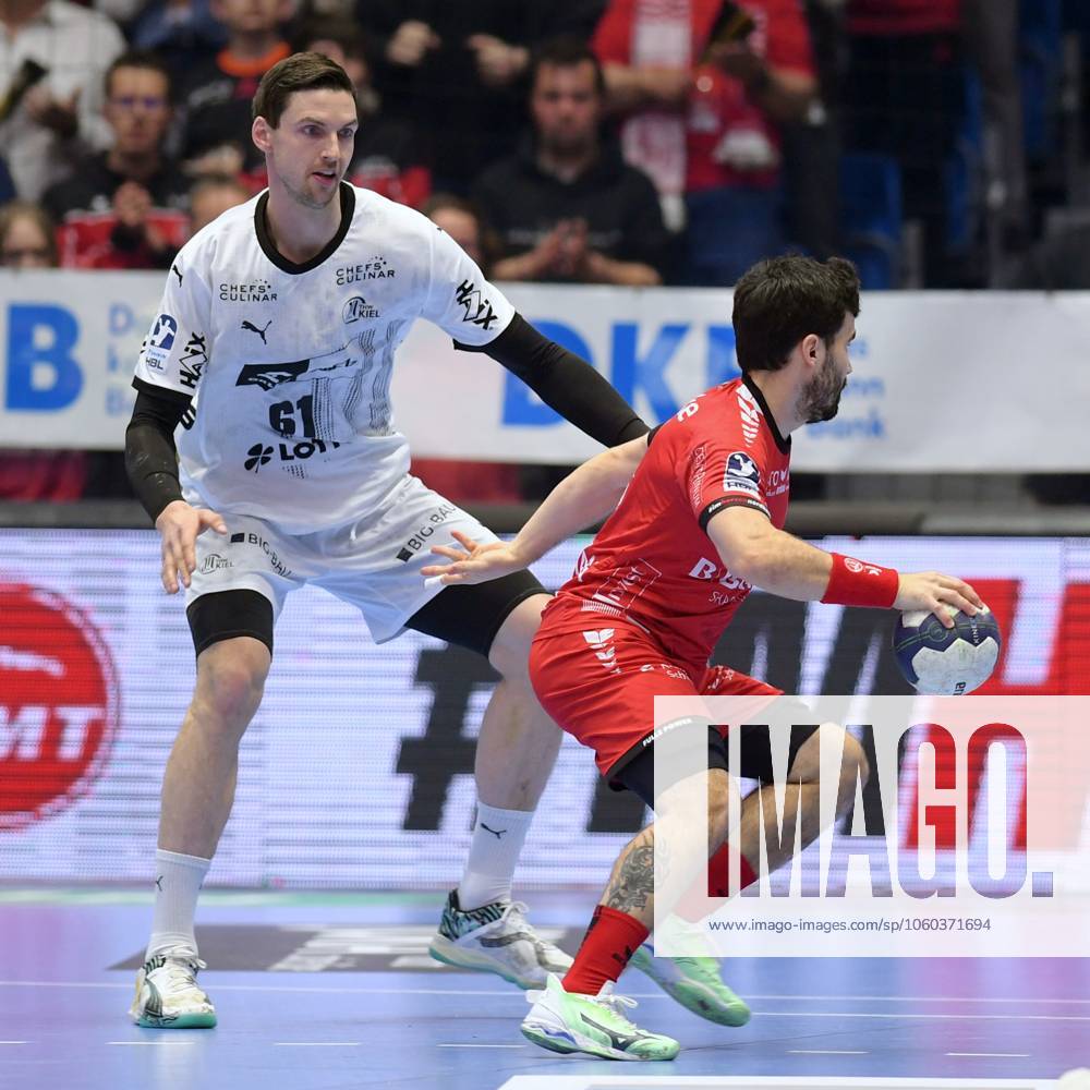 Erik Balenciaga MT Melsungen 6 on the ball , Hendrik Pekeler THW Kiel 61 , GER, MT Melsungen THW Kiel, Handball, 1 Bundesliga, 24 Matchday, Season 2024 2025, 29 03 2025, GER, MT Melsungen THW Kiel, Handball, 1 Bundesliga, 24 Matchday, Season 2024 2025, 29 03 2025 Kassel