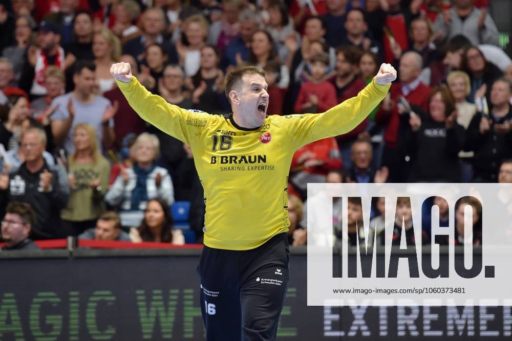 Cheers for Nebojsa Simic Goalkeeper MT Melsungen 16 , GER, MT Melsungen THW Kiel, Handball, 1 Bundesliga, 24 Matchday, Season 2024 2025, 29 03 2025, GER, MT Melsungen THW Kiel, Handball, 1 Bundesliga, 24 Matchday, Season 2024 2025, 29 03 2025 Kassel
