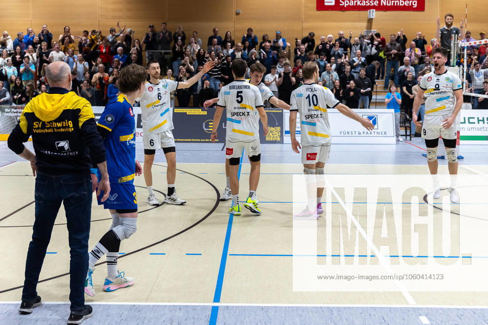 Team, squad, cheers, jubilation, positive emotions, positive emotion, end of match, SV Schwaig Volleyball Dentalservice Gust VC Dresden, Volleyball, 2 Bundesliga Sued, , 29 03 2025 SV Schwaig Volleyball Dentalservice Gust VC Dresden, Volleyball, 2 Bundesliga Sued, , 29 03 2025 Schwaig