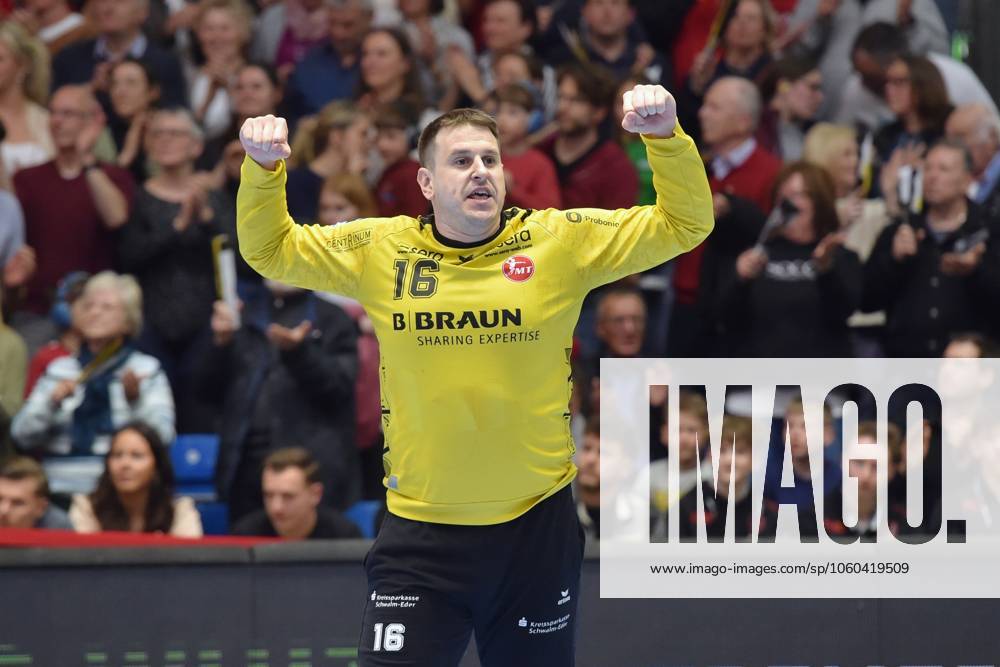 Cheers for Nebojsa Simic Goalkeeper MT Melsungen 16 , GER, MT Melsungen THW Kiel, Handball, 1 Bundesliga, 24 Matchday, Season 2024 2025, 29 03 2025, GER, MT Melsungen THW Kiel, Handball, 1 Bundesliga, 24 Matchday, Season 2024 2025, 29 03 2025 Kassel
