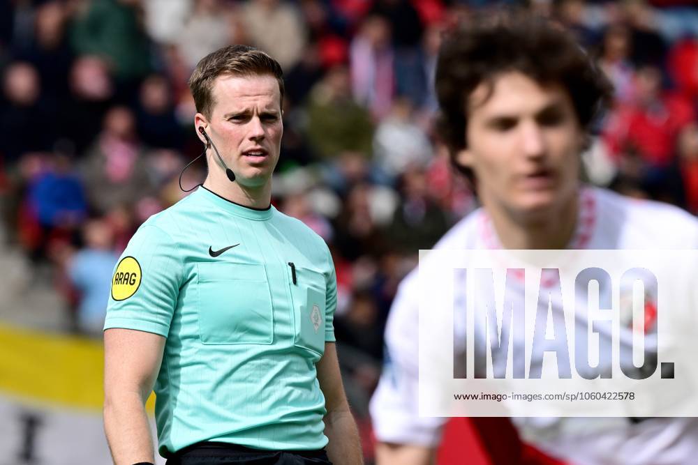 UTRECHT - Referee Jannick van der Laan during the Dutch Eredivisie match between FC Utrecht and SC Heerenveen at stadium Galgenwaard on March 30, 2025 in Utrecht, Netherlands. ANP Dutch Eredivisie 2024 25 ANPxSportx IVx 523422797 originalFilename: 523422797