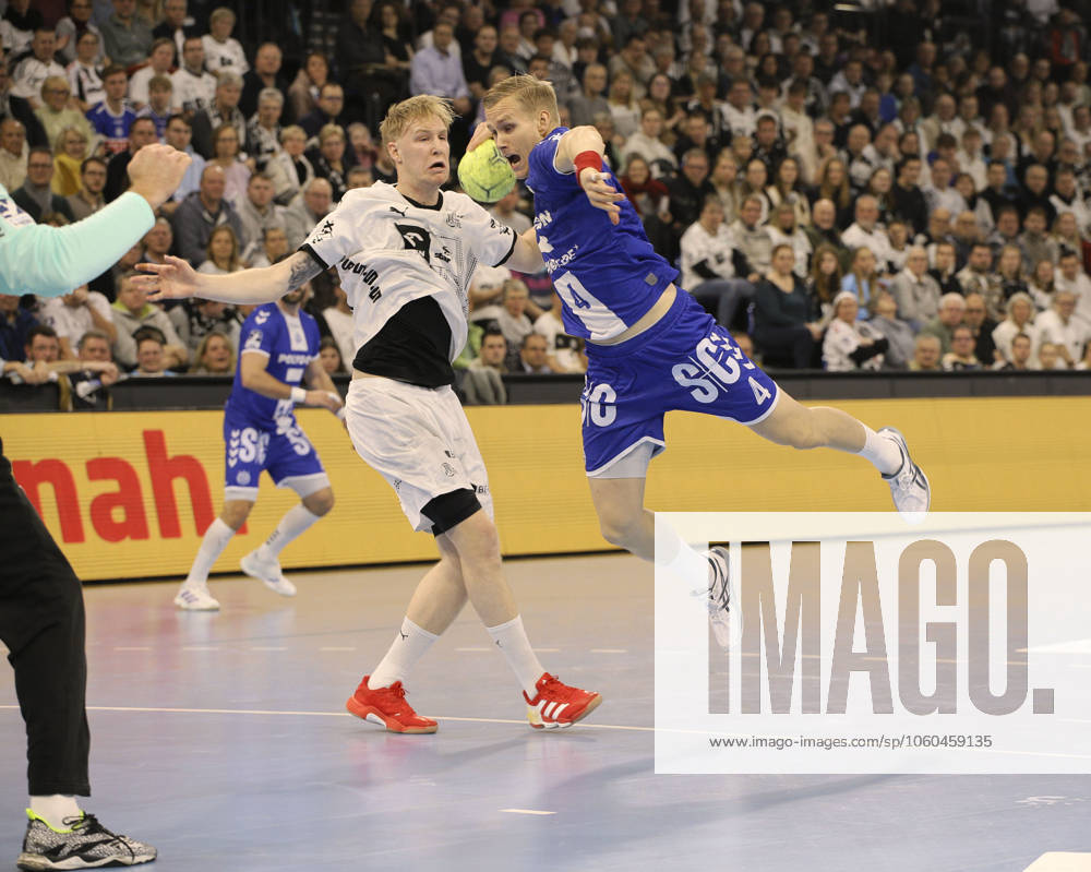 Photo Ellidi Snaer Vidarsson Gummersbach throws against Eric Johansson Kiel Handball Herren 1 Bundesliga Pokalspiel am Thu 19 12 2024 THW Kiel VfL Gummersbach DHB Pokal , Viertelfinale
