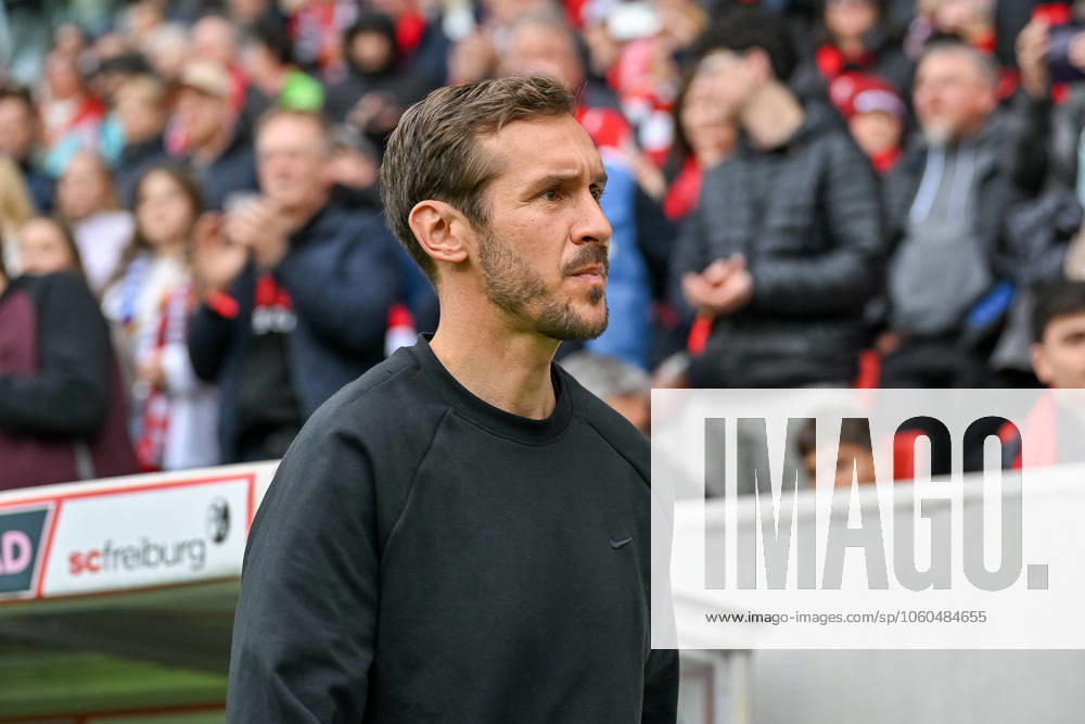Julian Schuster SC Freiburg, Coach with neutral emotion Mimic GER, SC Freiburg 1 FC Union Berlin, Football, Bundesliga, Matchday 27, Season 2024 2025, 30 03 2025 DFL DFB REGULATIONS PROHIBIT ANY USE OF PHOTOGRAPHS AS IMAGE SEQUENCES AND OR QUASI VIDEO GER, SC Freiburg 1 FC Union Berlin, Football, Bundesliga, Matchday 27, Season 2024 2025, 30 03 2025 Freiburg